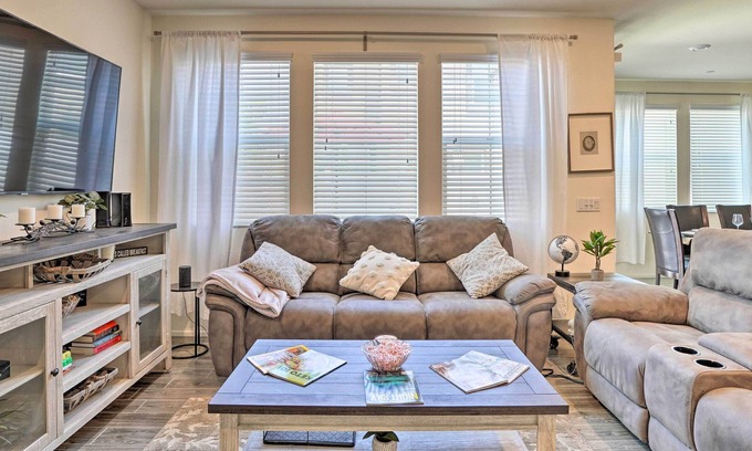 Menifee Casa | Tasteful Menifee Home: Patio, By Theme Parks!