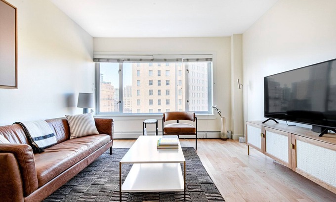 Lower Nob Hill Apartamento | Tasteful Nob Hill 1BR w/ Sauna, Gym, Stunning City View, by Blueground