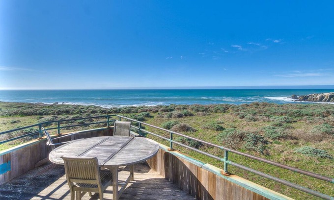 Sea Ranch Casa | Tastefully appointed ocean front home with dramatic ocean views
