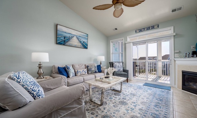 Sunset Island Condominio | Tastefully decorated for a relaxing vacation! Waterfront, FREE Linen/Towel pkg
