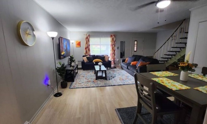 Euclid Casa | Tastefully Furnished 3bd @Euclid