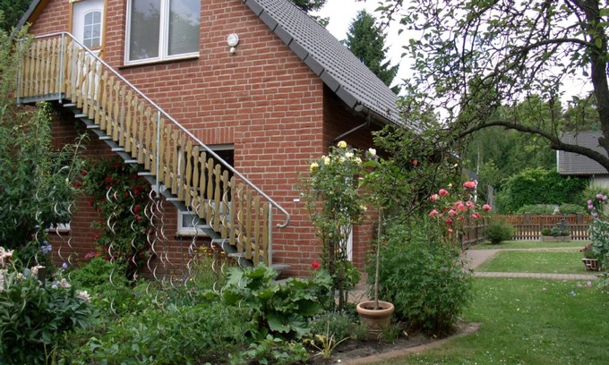 Gartow Apartamento | Apartamentos amueblados con buen gusto y un jardín bien cuidado.