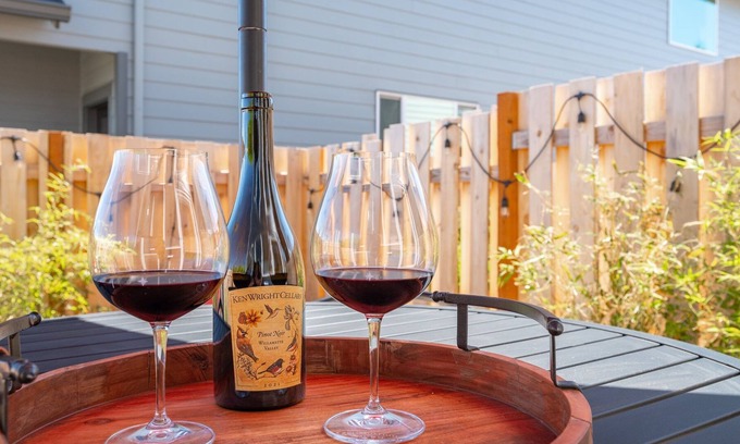 Carlton Casa | Tasting Rooms Around the Corner!