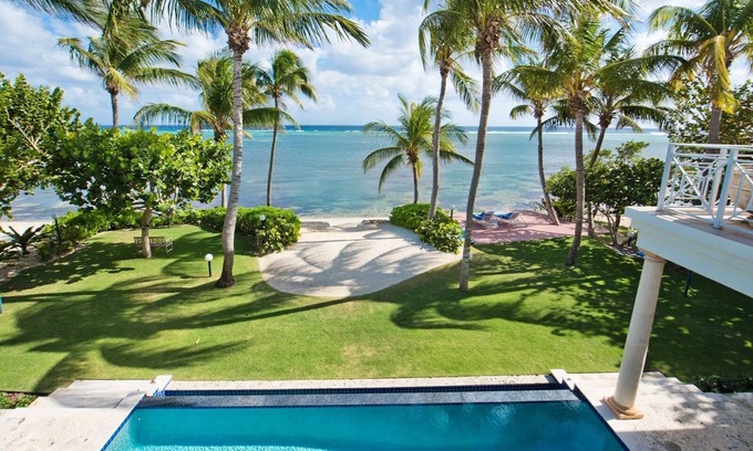 South Sound Casa | Tatenda: Spacious, Beachfront Villa with Private Pool, & Balcony Suites