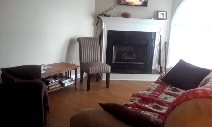 Greensboro Condominio | Tater's Townhome is a cozy 1-bedroom condo with AC, TV no wifi on the 1st Floor