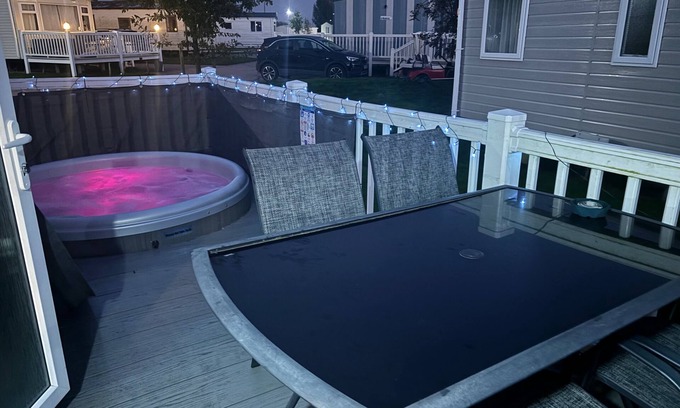 Tattershall Chalet De Esquí | Tattershall Lakes Pet Friendly Hot Tub Breaks
