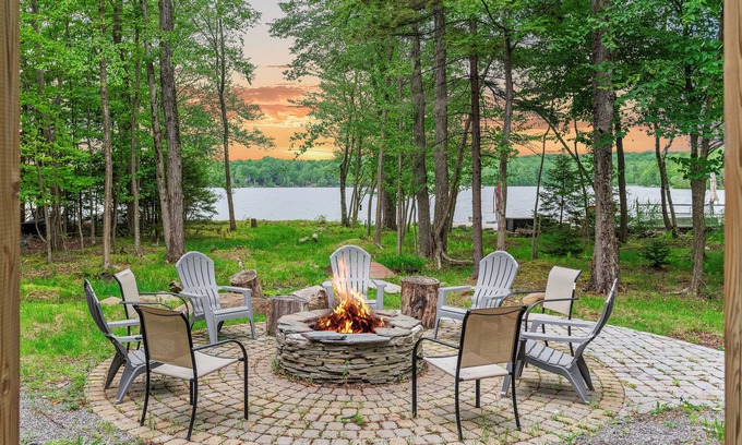 Pocono Lake Casa | Tavern at the Woods by AvantStay | Lakefront Views, Hot Tub, Firepit, Game Room