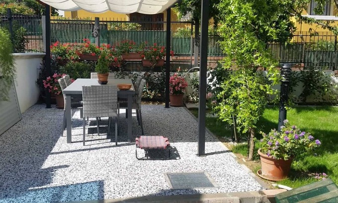 Rivabella Apartamento | Tavern with garden. Vacation at the beach or work at the Fair, all within 2 steps!