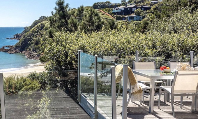 Oneroa Casa | TAWA COTTAGE | Coast & Country | WINTER DEAL - Stay for 3, Pay for 2