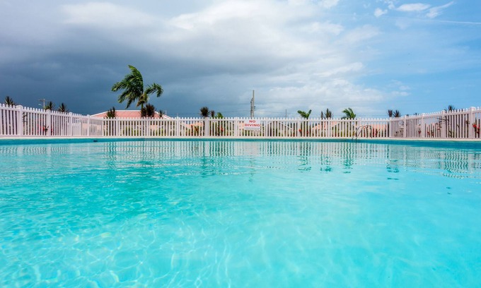Kingston Casa | Taylormade Golf Retreat III