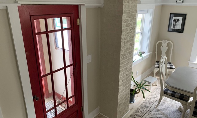 Traverse City Casa | TC Gem! Within 2 blocks of the TC TART trail, and great establishments.