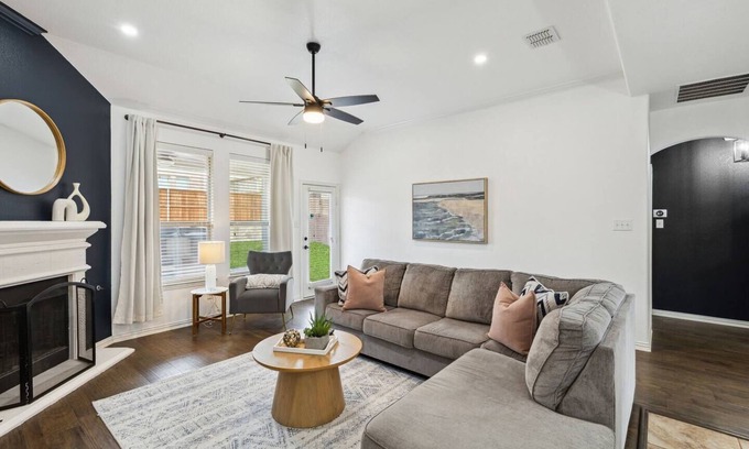 Keller Casa | TCH - Spacious 4bd/2.5ba in Fort Worth with Office