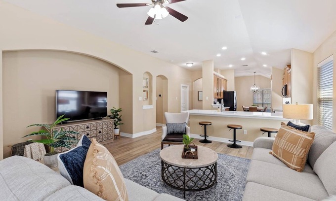 McKinney Casa | TCH - Spacious 4bd/2ba in McKinney with Workspace