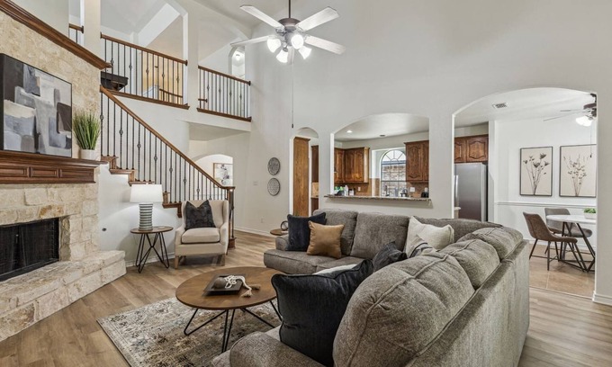 Keller Casa | TCH - Spacious 5bd/3.5ba in Fort Worth with Office