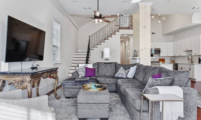 West Riverside Casa | Tchop House, Walkable to Amazing Restaurants!