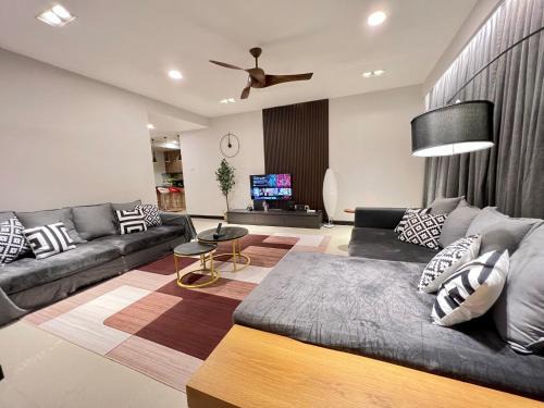 Kuantan Casa | TcVila2 5BR 17PAX NearTC DinosaurLand, PoolTable