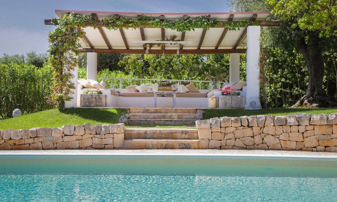 Castellana Grotte Casa | TD Dimora di Genna Trullo with Lush Garden Pool