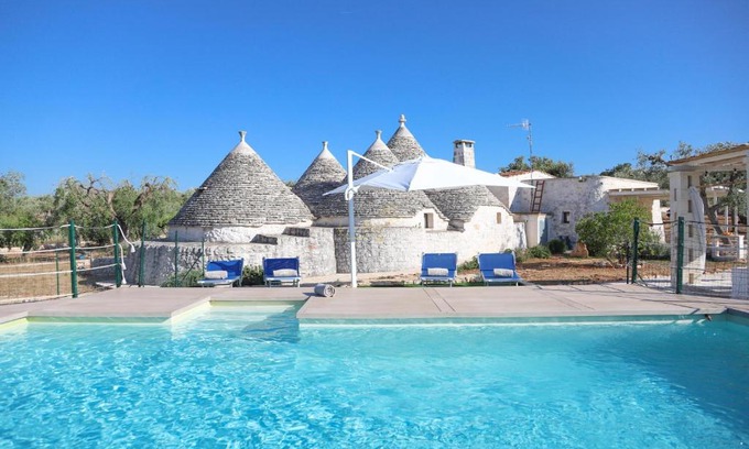 Triggianello Casa | TD Trulli Albapetra Pool & Olive Trees