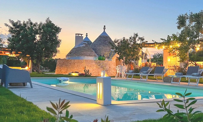 Castellana Grotte Casa | TD Trulli della Rosatella Typical Trulli w/ Pool