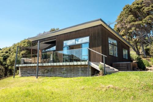 Omiha Casa | Te Whau Retreat - The Cottage - Be My Guest Waiheke