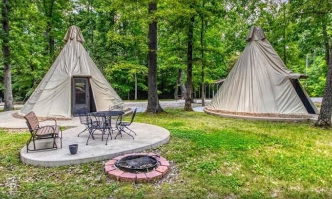 Manchester Cabina | Teepee - Experience something truly unique: A teepee with a door!