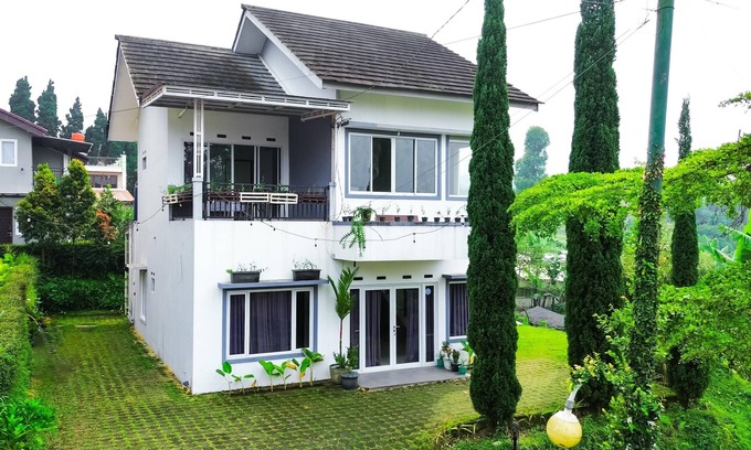 Parongpong Villa | Teh Victory at Vila Istana Bunga Jawa Barat