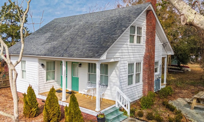 Morehead City Casa | Temple Cottage - Dog Friendly - Walk to downtown