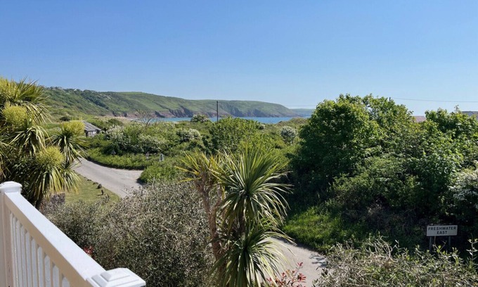 Pembroke Casa | Tenby Lodge - Three Bedroom House, Sleeps 6