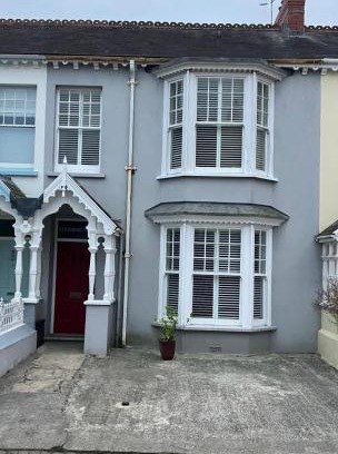 Tenby Casa | Tenby Victorian Villa with parking, pets allowed