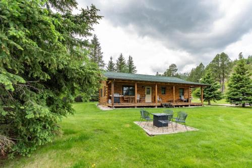 Custer Casa | Tenderfoot Creek Cabin