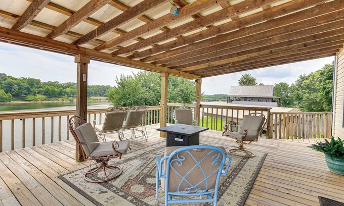 Morris Chapel Casa | Tennessee River Retreat: Multi-Level Deck & Views
