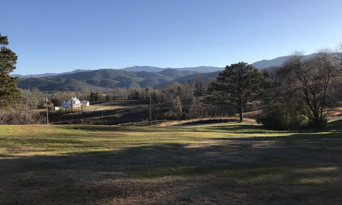 Townsend Cabina | ¡La mejor escapada de alquiler de vacaciones en las montañas humeantes de Tennessee!