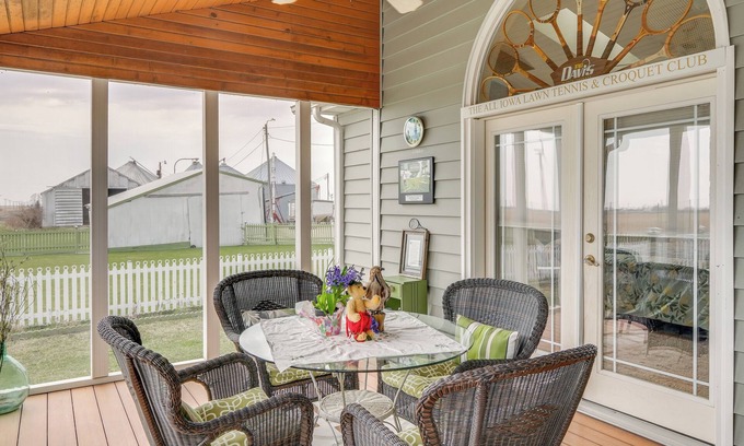 Charles City Casa | Tennis Court & Deck: Pet-Friendly Charles City Gem
