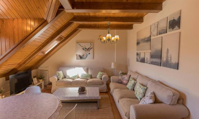 Sallent de Gallego Apartamento | Tensina ❅ Acogedor salón y gran terraza privada ❀
