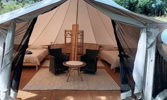Lacapelle-Pinet Cabina | Tente Glamping Dans le Calme, Avec Piscine, Salle de Bain et Cuisine