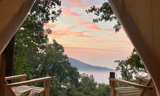 Lynn Otro | Tentrr Signature Site - Mountain View in Tryon