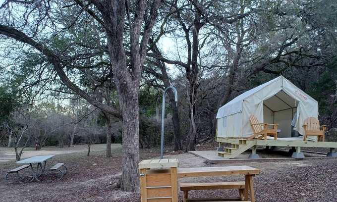 Spring Branch Alquiler De RV | Tentrr State Park Site - Texas Guadalupe River State Park - Site E - Single Camp