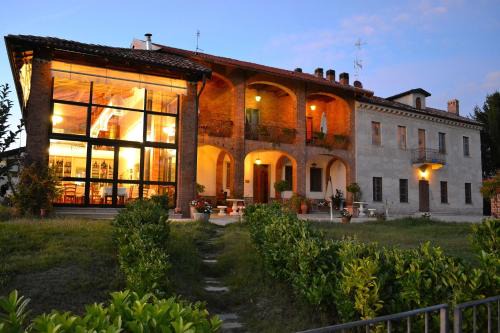Cereseto Casa | Tenuta MONVILLONE Country House & Restaurant