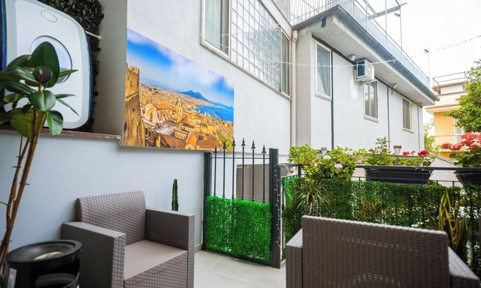 Naples Casa | Terminal 1 Guest House