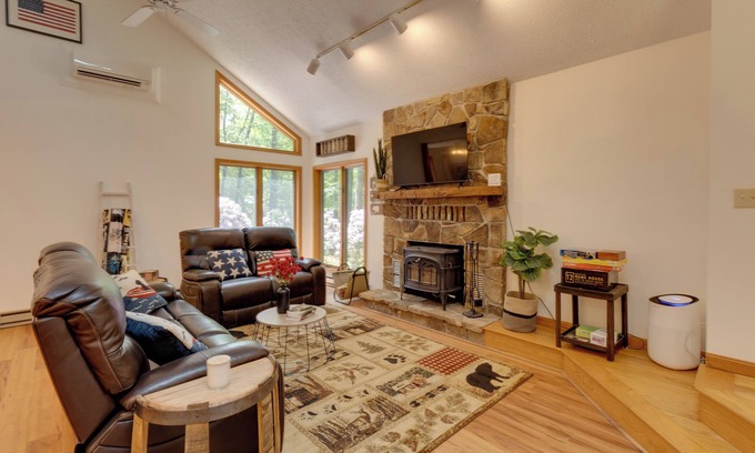 Alpine Lake Casa | Terra Alta Vacation Rental: Walk to Alpine Lake!