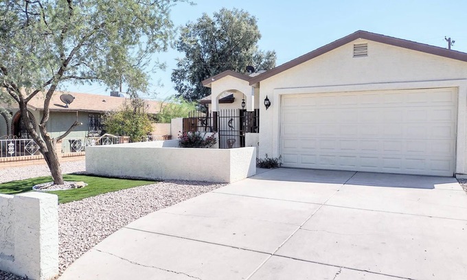Maryvale Casa | TERRA NOVA Spacious 4-bedroom house in Phoenix AZ, 7 minutes from Downtown.