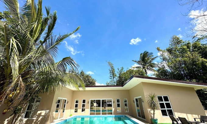 Amadeo Casa | Terra Vascileia Queen with Pool 32 Pax capacity