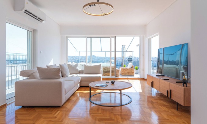 Piraeus Apartamento | Terrace Dreams with Pasalimani View