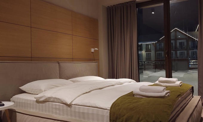 Dusheti Condominio | Habitaciones con terraza - Habitación de lujo