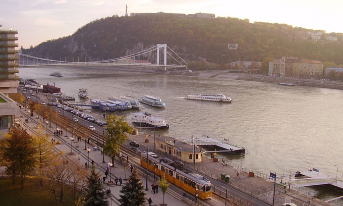 Inner City Budapest Apartamento | Terraza con panorama excepcional sobre el Danubio.