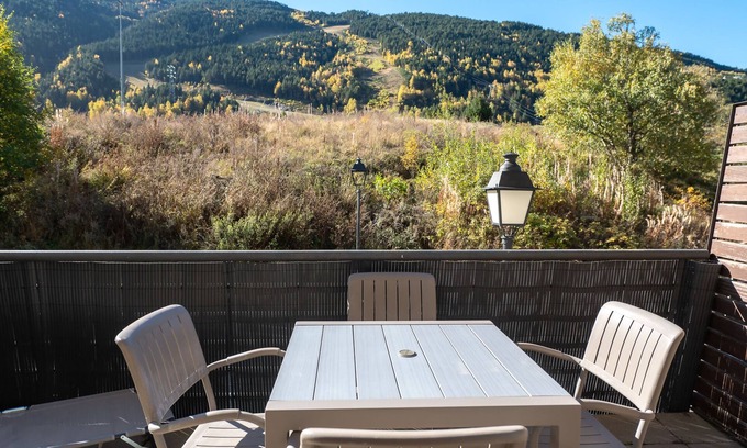 El Tarter Apartamento | Terraza con vistas a la montaña