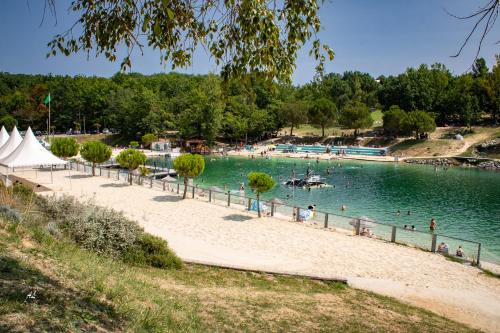 Monclar-de-Quercy Complejo | Terres de France - Les Hameaux des Lacs