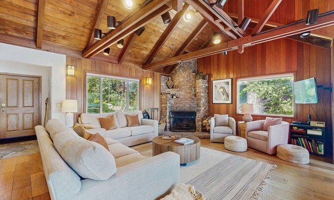 Truckee Casa | Terrific lakefront gem with private hot tub, dock & beach - near skiing & town