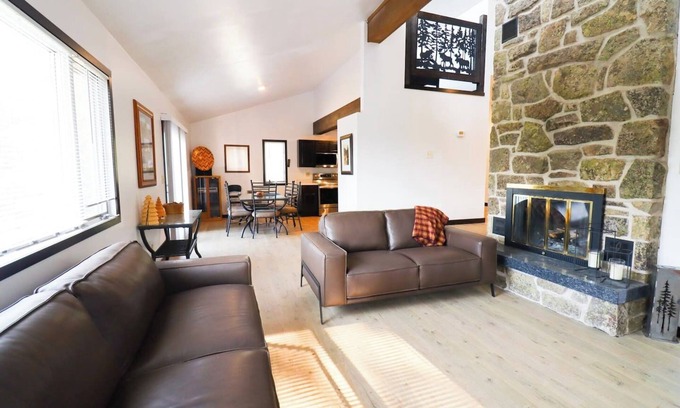 Lead Casa | Terry Peak Chalet w/ Hot Tub