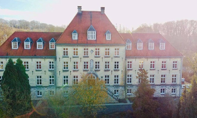 Cadier en Keer Apartamento | Stylish appartement in a monastery The Abbey 2